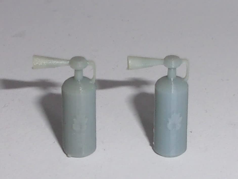 Greenhills Unpainted Fire Extinguisher Pair - 1.32 Scale Scenery - New - MACC790