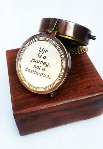 Brújula de Bolsillo Vintage de Latón Personalizada con Caja de Madera – Cita Grabada “La Vida es un Viaje, No un Destino” – Regalo Náutico Coleccionable para Graduación, Jubilación, Boda y Amantes de la Aventura miniatura 6