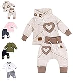 GRÖSSEN - Erhältlich ist das Baby-Hosen-Set in bis zu sechs unterschiedlichen Größen: vom Neugeborenen (1 Monat) bis zum Kleinkind (18 Monate)