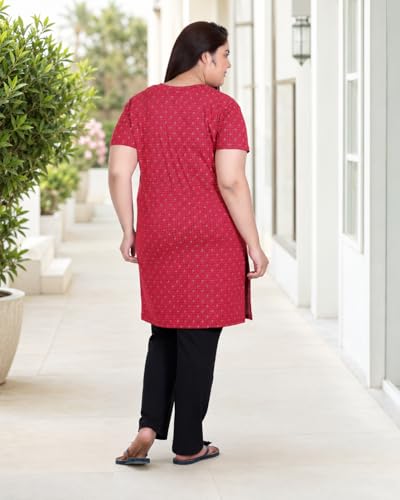 Image of In Love Women's All-Over Printed Cotton Plus Size Longline T-Shirt with Pockets