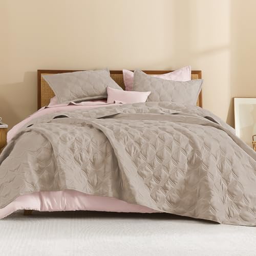 Image of Litanika Queen Quilt Bedding Set, Light Coffee Summer Lightweight Soft Comforter Bedspreads & Coverlets, Boho Farmhouse Bedding Cover Bed Decor All Season, 3 Pieces (1 Quilt, 2 Pillowcases)