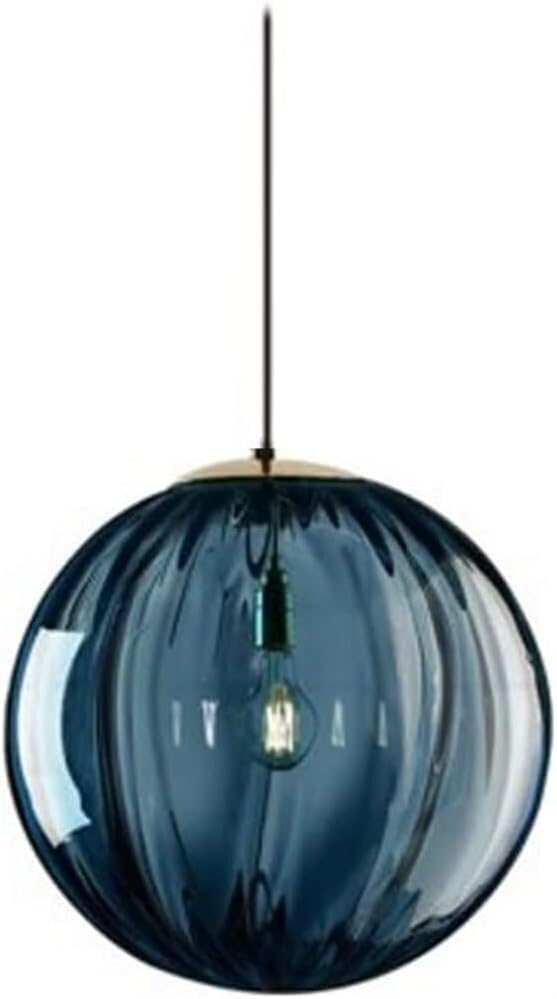 Lustre suspension industrielle pour éclairer un couloir sombre avec son verre sphérique