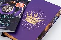 Crown of War and Shadow: Der Fluch der Königreiche | SPIEGEL-Bestseller! Epische Romantasy der Black-Dagger-Autorin | Limitierte Luxusausgabe mit Farbschnitt (Die Kingdoms-of-Compass-Reihe, Band 1) – Ansicht 8