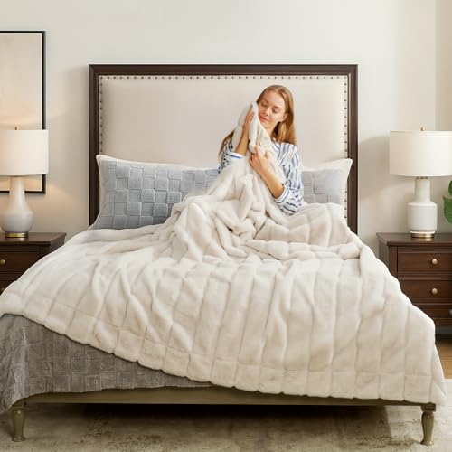 Cozy Bliss Faux Fur Throw Blanket for Couch, Cozy Warm