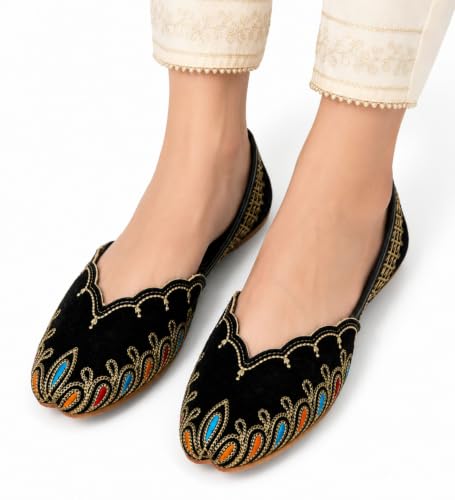 Image of Women's Maroon Velvet Ethnic Jutti Mojari