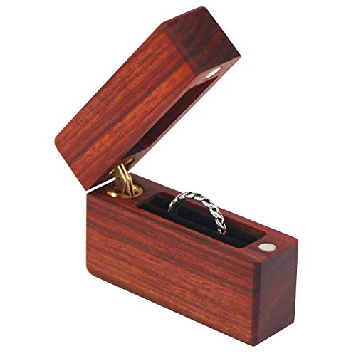 UOOOM Portable Boîte à bagues en Bois Massif Petite boîte à Bijoux Romantique Porte Alliance Mariage pour Bague de fiançailles Mariage (Rouge) Cover