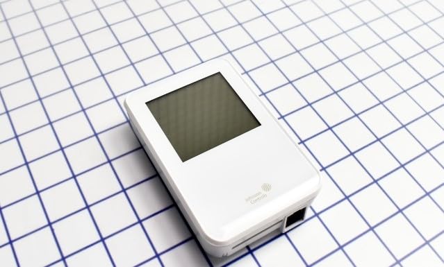 JOHNSON CONTROLS NSB8BPN240-0 Network Sensor,White,Logo