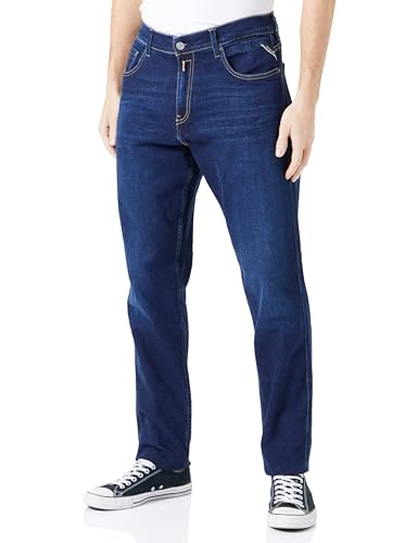 Lleva el estilo REPLAY a tu día a día con estos vaqueros cómodos. Su ajuste perfecto y tela elástica te dan libertad para moverte. Calidad italiana y diseño auténtico para un look casual y moderno.