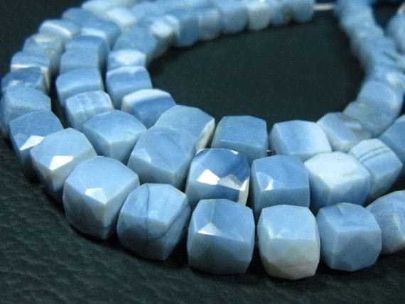 Opale bleue d'Afrique cubes AAA : remplacez les perles ternes par des pierres facettées 6-8mm