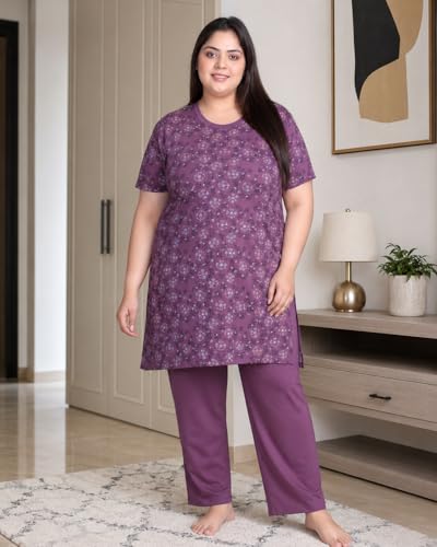 Image of In Love Women's All-Over Printed Cotton Plus Size Longline T-Shirt with Pockets