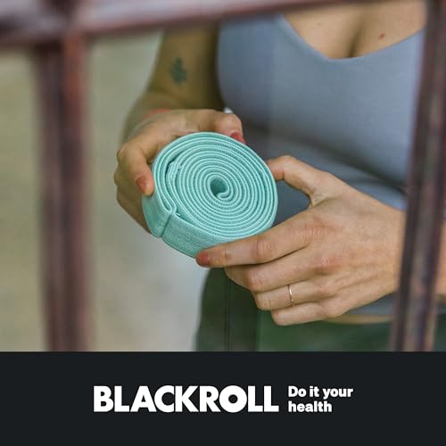BLACKROLL® Stretch Band (100 cm), Fitnessband für das Mobilitätstraining, Flexibles Gymnastikband mit Schlaufen, hautfreundliches Stretchband, ideal für Yoga, Made in Germany, Balanced Green