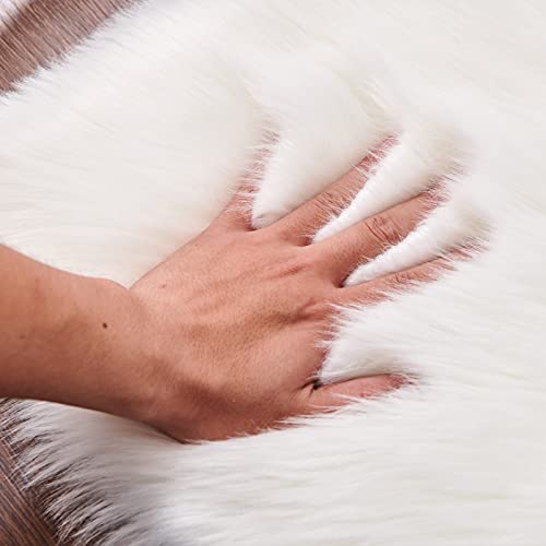 Cumay Faux Lammfell Schaffell Teppich 60 x 90 cm Lammfellimitat Teppich Longhair Fell Optik Nachahmung Wolle Bettvorleger Sofa Matte (Weiß)