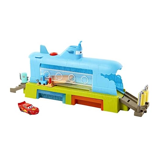 Disney Cars on the Road Ballena lavadero de coches Pista para coches de juguete, incluye 1 vehículo Rayo McQueen que cambia de color en el agua, regalo +4 años (Mattel HGV70)