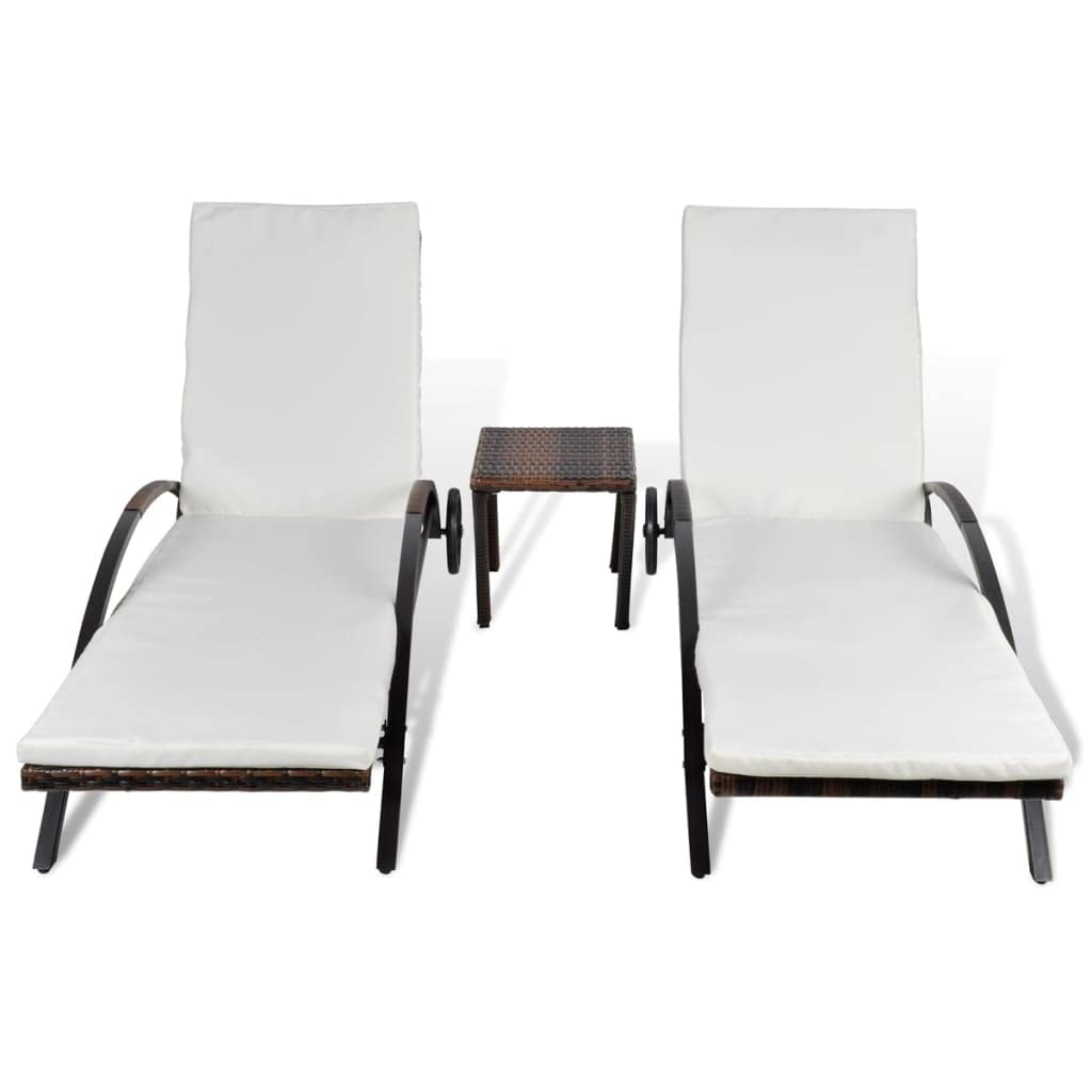 Lettini Prendisole con Tavolino in Polyrattan Marrone, 2 Sdraio da Giardino con Cuscini Spessi e Schienale Regolabile, Set Solarium Resistente e Lavabile per Esterno, Patio Piscina