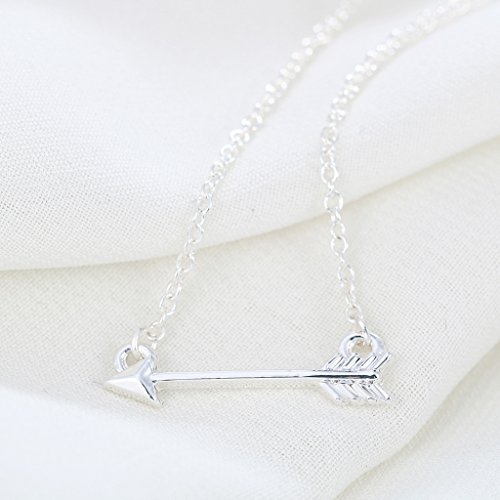 Collana alla moda con ciondolo a forma di freccia