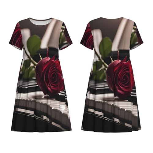 Robe d'été décontractée expression poétique d'une rose rouge sur un piano