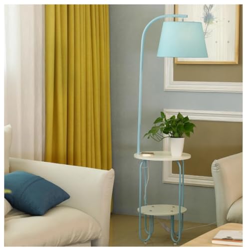 Lampe standard nordique en fer résolvant le manque de place et de prise USB au salon