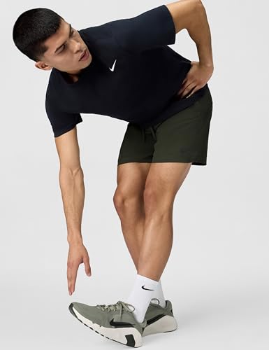 Image of Nike Men's Form Dri-FIT 7 inch Workout Shorts; Unlined Training Shorts