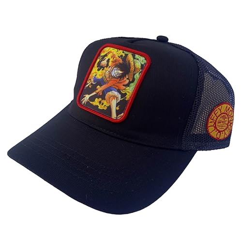 Finitura premium con ricamo 3D: Patch frontale sublimata con dettagli in ricamo 3D, accompagnata da ricami piatti sui lati e sul retro. Un berretto indispensabile per i fan di Monkey D. Luffy, Portgas D. Ace e l'universo One Piece