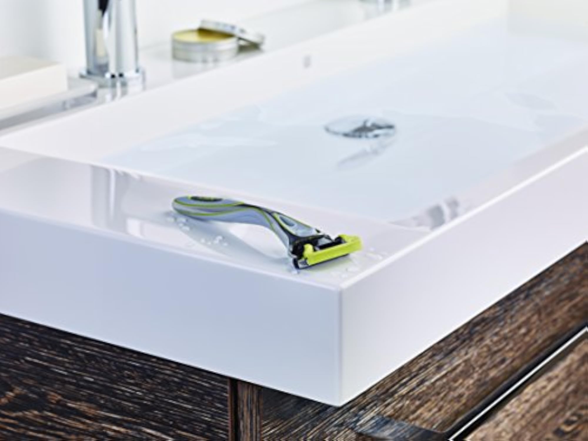 Hydro 5 Sensitive Skin Razor with Shock Absorb Technology
