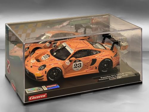 Carrera Digital 124 Porsche 911 GT3 R Phantom Global Racing, No.23 Suzuka 2025 Voiture pour circuit imprimé à l'échelle 1:24 avec feux avant, arrière et feux de freinage - Convient aux enfants de 10