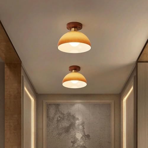 Plafonnier chic en verre ambré pour sublimer un plafond bas