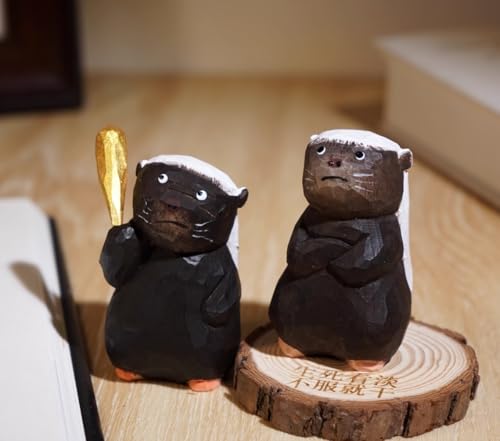 MegeFul Hand-Carved Wooden Honey Badger Figurines – Set of 2 Cute Small Badger Brother Sculptures for Home Décor & Gifts