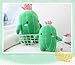 Juguete de peluche de cactus con cara sonriente Imagen de Juguete de peluche de cactus con cara sonriente