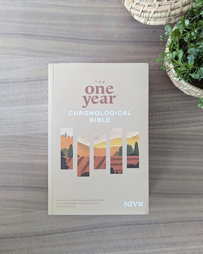 The One Year Chronological Bible NIV (Softcover) - Image 4