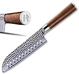 HOJA EXTREMADAMENTE AFILADA: La hoja del cuchillo de 67 capas con una dureza de 58-60HRC ofrece una retención del filo y un afilado extremos, permitiendo que la carne, las verduras, etc. se corten tan fácilmente como la mantequilla. La hoja del cuchillo se dobla varias veces durante la producción. Esto crea los patrones distintivos a lo largo de la hoja
