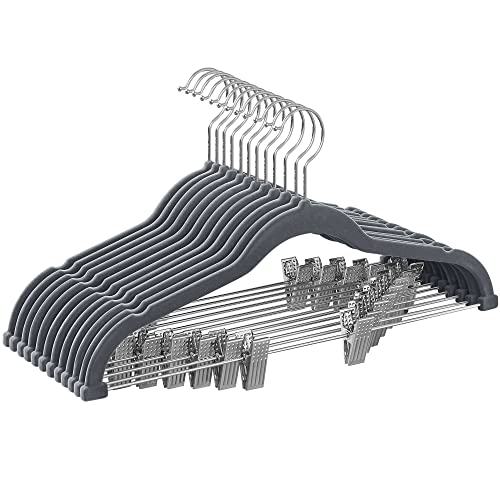 SONGMICS Kleiderbügel Samt, 12er Set, Rockbügel, 42,5 cm breit, mit verstellbaren Clips, rutschfest, platzsparend, für Hosen, Mäntel, Kleider, hellgrau CRF12VX