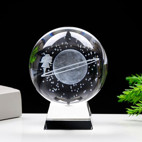 Pleadeliy 星空さまよう K9クリスタルボール 星空を彷徨う水晶玉 3D 内部彫刻 月面宇宙飛行士 K9 クリスタル インテリア・ギフト ボックス クロス カード付き