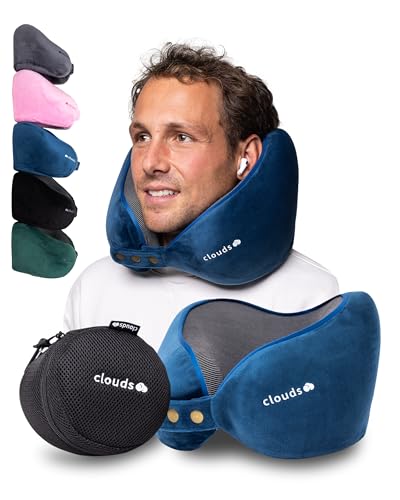 CLOUDS Nackenkissen Flugzeug & Auto – Einstellbares Memory Foam Reisekissen in 2 Größen für Erwachsene - Atmungsaktiver- extraweicher Bezug in 5 Farben (Blau, L/XL) CLOUDS Nackenkissen Flugzeug & Auto – Einstellbares Memory Foam Reisekissen in 2 Größen für Erwachsene - Atmungsaktiver- extraweicher Bezug in 5 Farben (Blau, L/XL)