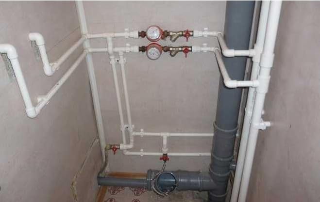 Image of PVC 90 Degree Elbow Pipe Connector - 3 /4 inch MIP Male Pipe Thread x 1 inch Slip Socket