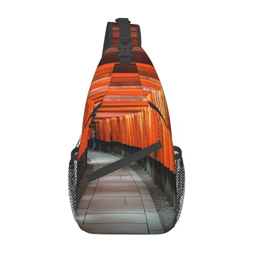OPSREY Fushimi Inari Taisha Print Sling Rucksack Brusttasche Casual Sling Bag Reise Wandern Tagesrucksack Crossbody Tasche für Männer Frauen, Schwarz , One size