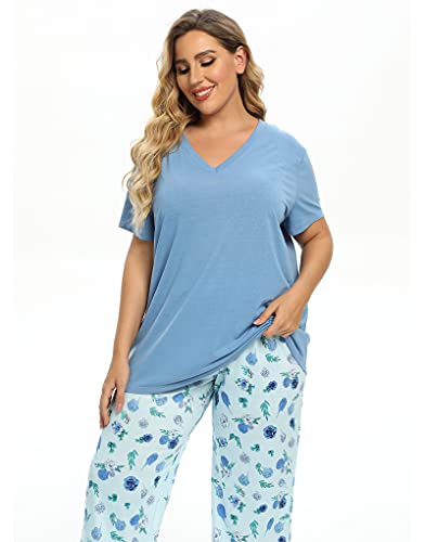 Image of Vozanet Women's Pajamas Set Soft V Neck Sleepwear Top and Capri Pj Lounge Sets Cartoon Heart Shape Cat Nighty Plus Size