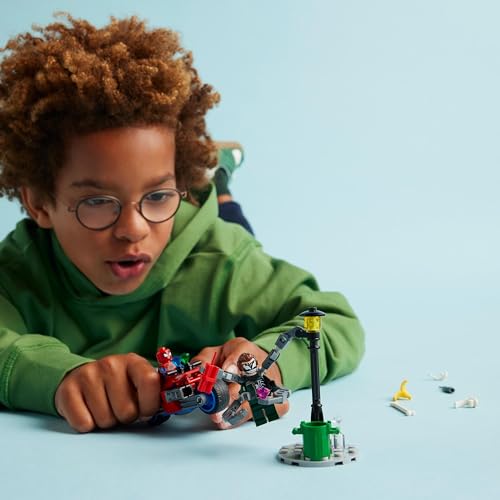 Marvel Inseguimento Sulla Moto: Spider-Man vs. Doc Ock, Motocicletta Giocattolo da Costruire per Bambini e Bambine da 6 Anni in su con Shooter e Spara Ragnatele, Idea Regalo di Compleanno 76275 - Lego - Immagine 5