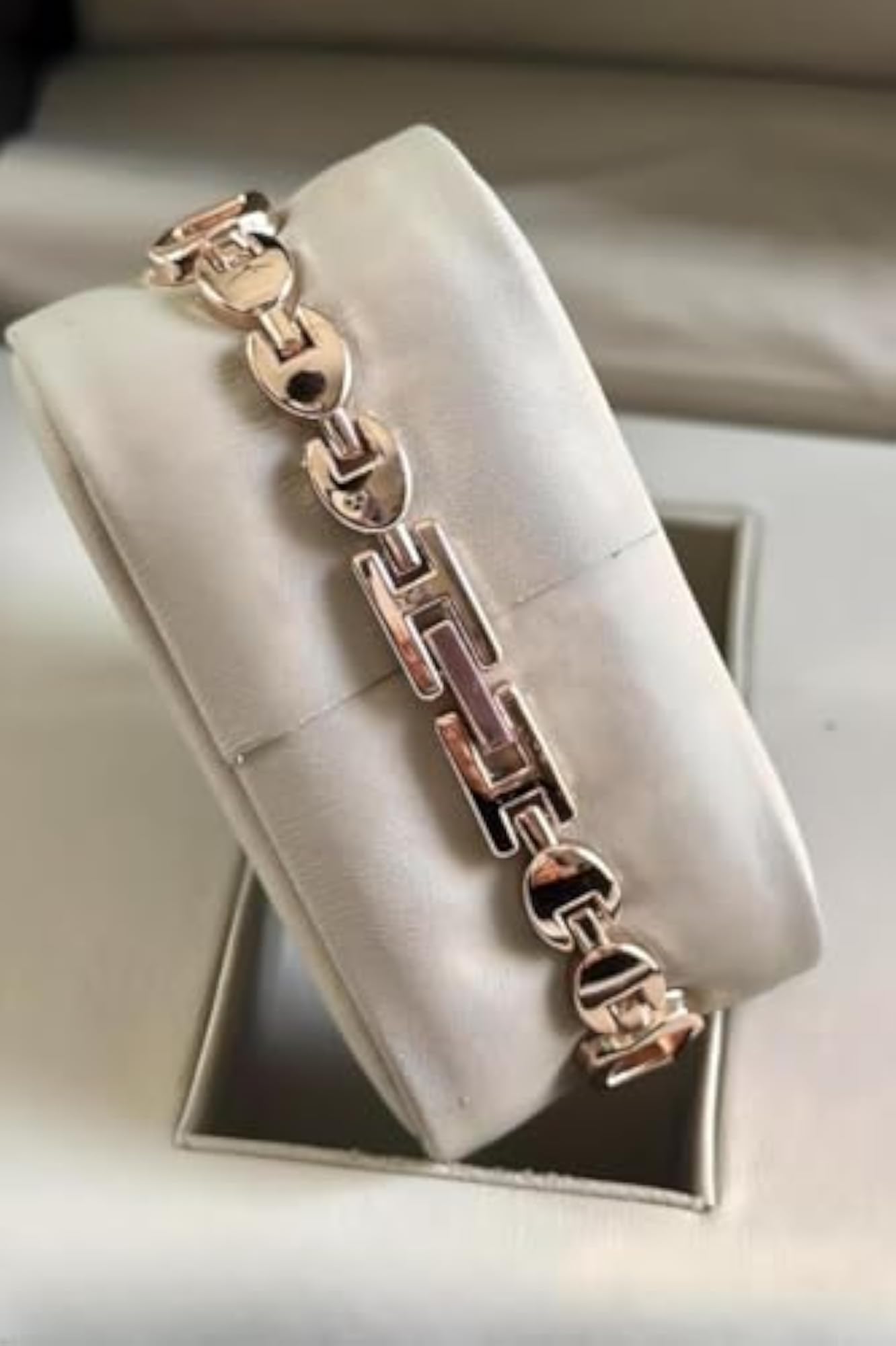 Women's Attractive Metal Chain Analog Watch
