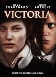 Il romanzo immortale VICTORIA del premio Nobel Knut Hamsun prende vita in questa meraviglia cinematografica con Bill Skarsgård (It, Nosferatu).