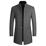 Manteau mi-long en fausse laine : Ce manteau mi-long pour homme en fausse laine présente une silhouette élégante et structurée, avec un revers cranté classique et une fermeture à deux boutons. La coupe structurée aux épaules et raffinée crée un équilibre parfait, idéal pour les occasions professionnelles comme pour le quotidien. Il offre une allure soignée sans être trop formel ni contraignant.