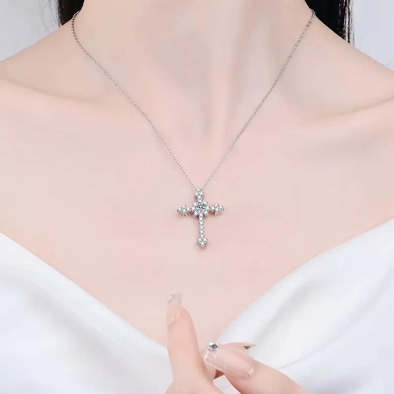 Collier croix diamant D contre les reflets ternes, éclat pur garanti