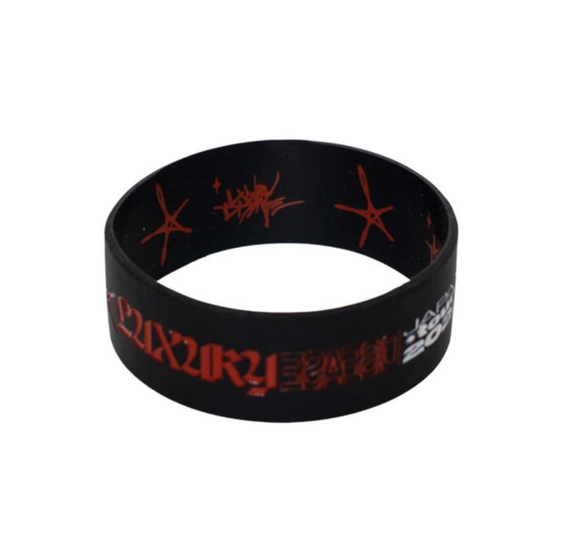 Amazon.co.jp: ONE OK ROCK JAPAN TOUR 2023 “LUXURY DISEASE