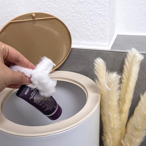 INTIRILIFE Kosmetikeimer hoher Mülleimer in Weiß mit beiger Abdeckung und Bambus-Optik - 22.2 x 36.4 cm - Tischeimer mit Druckknopföffnung für Bad Büro Küche Abfalleimer mit Kratzschutz – Bild 5