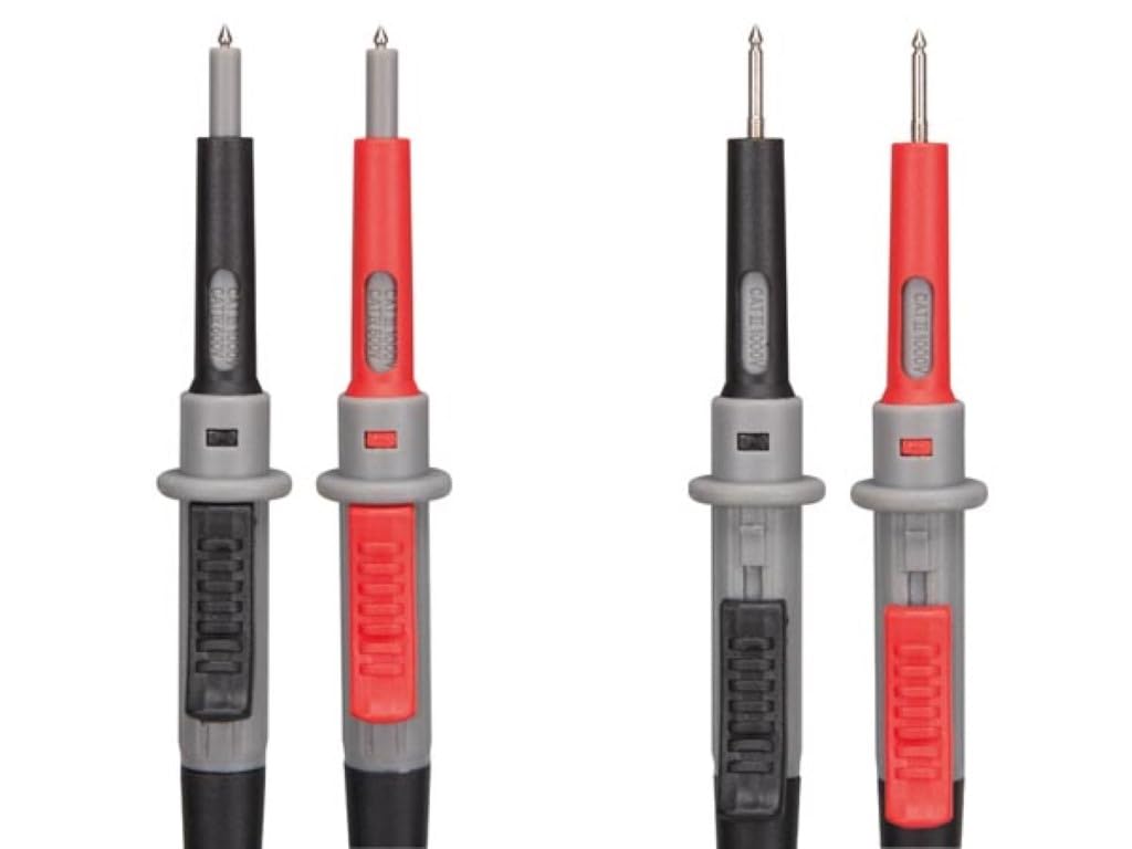 Velleman Câbles de mesure en pvc, ensemble, CAT IV, 10 A, 2 mm/4 mm, sonde de test droite en acier inoxydable, fiche banane coudée avec gaine isolée, longueur 100 cm, noir/rouge/gris