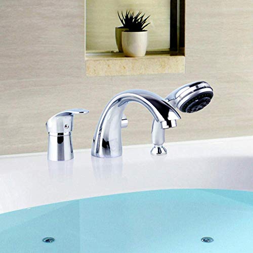 Baignoire fendue robinet trois trous pour des bains relaxants