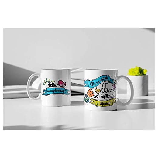 Taza " Me ha costado años ser brillante y diferente"-Regalo Original Feliz Cumpleaños (65 años)