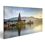 Cuadros de salon Panorama del templo de Pura Ulun Danu al amanecer en el lago Bratan, Bali, Indonesia Cuadro decoracion de Pared Impresión en lienzo Formato Grande modernos OTH-1K-N
