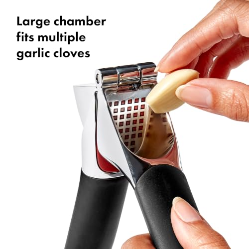 OXO Good Grips Garlic Press, Easy to squeeze & Self Cleaning Tool, Black - Image 4
