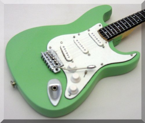 Amazon.co.jp: JEFF BECKジェフ·ベックミニチュアギターフェンダー