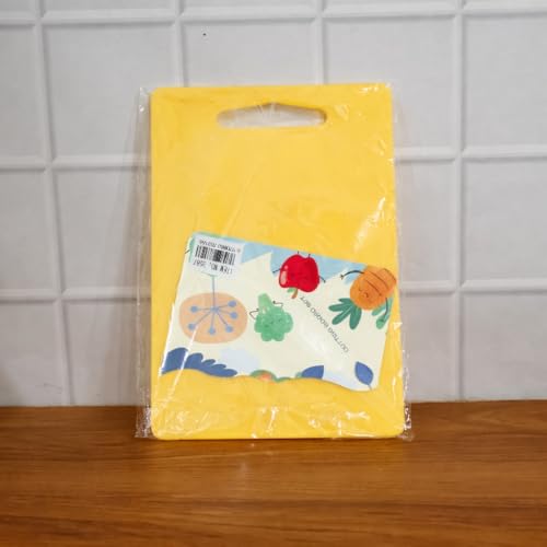 Image of Plastic Chopping Board with Handle (30x20 Cm)